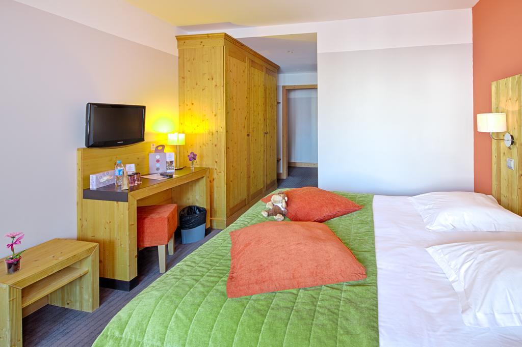 Hotel Les Bruyeres Les Menuires Exterior photo