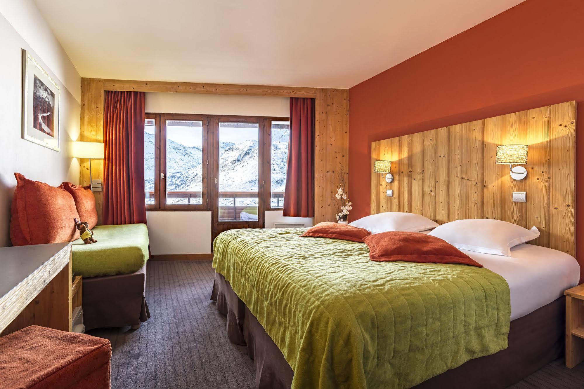 Hotel Les Bruyeres Les Menuires Exterior photo